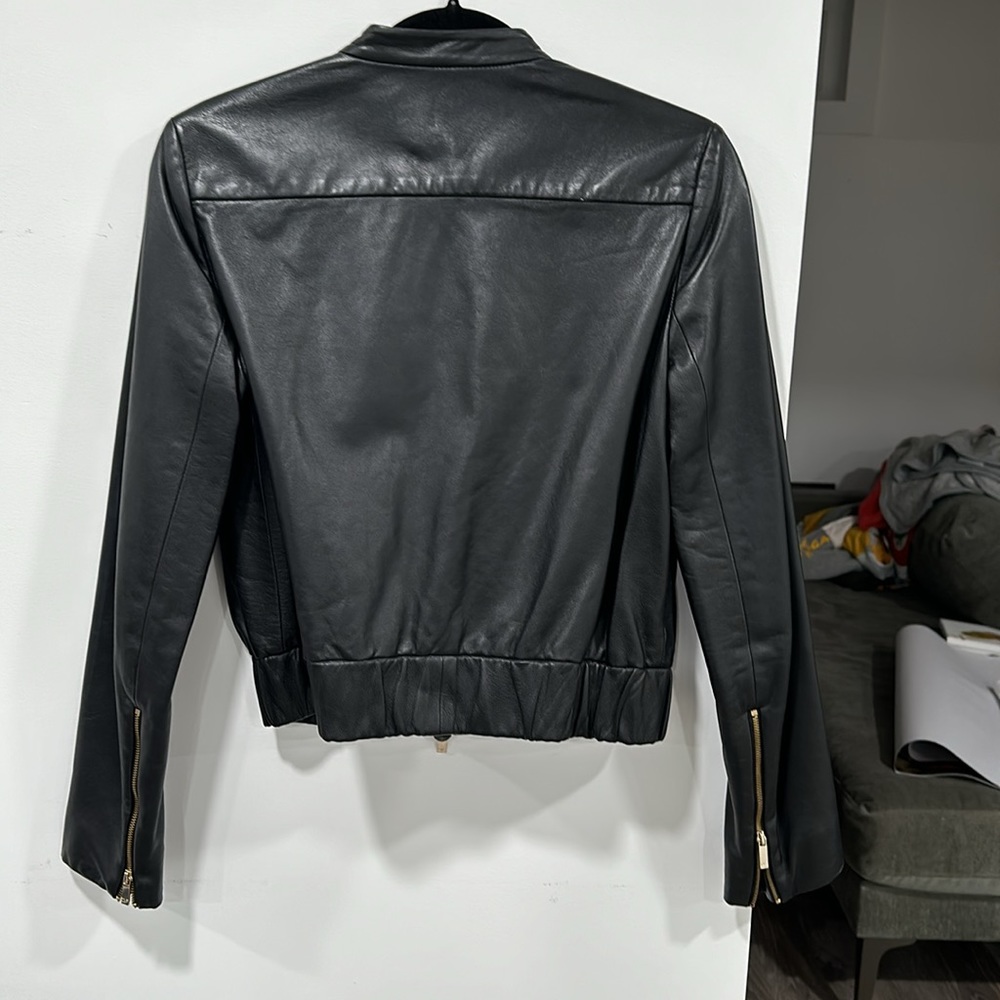 Gorgeous designer leather jacket, gold hardware, chic style, excellent condition - Picture 8 of 10